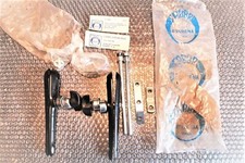 KIT DE FIXATION DE PARE BRISE POUR SCOOTER PEUGEOT ST 50  