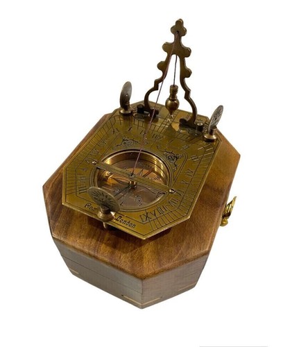 Ancienne boussole pendule