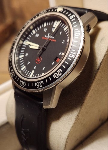 Montre sinn ezm3 - montre, boîtier