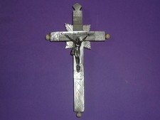 CROIX ANCIENNE DECOREE NACRE .crucifix XIX