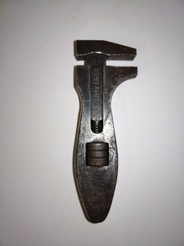 Ancienne clé molette - ancienne,