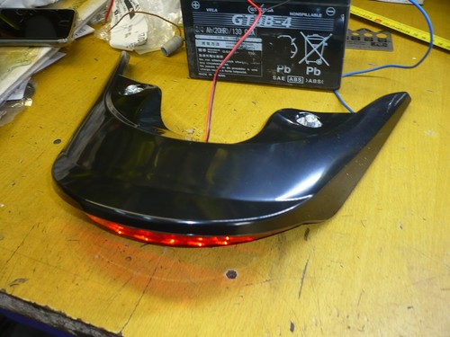 Becquet aileron noir - , feu
