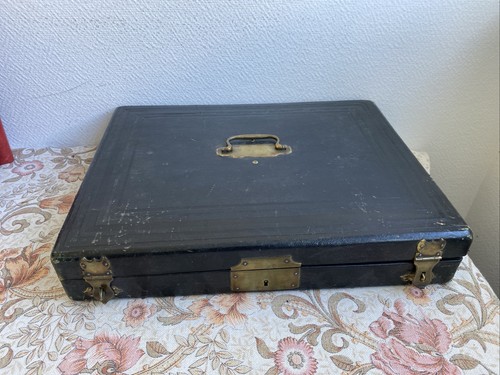 Ancienne boîte vide - ancienne,