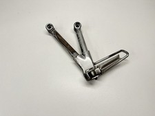 PLATINE PASSAGER GAUCHE SUZUKI 600 BANDIT 2000-2004