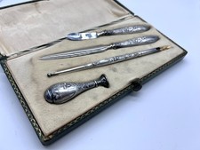 Nécessaire écriture ancien