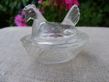 TOUTE PETITE POULE SUR SON NID