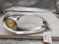 Enjoliveur de phare droit