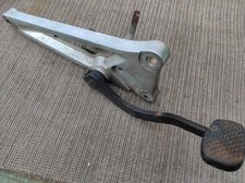 Platine coté droit + pédale