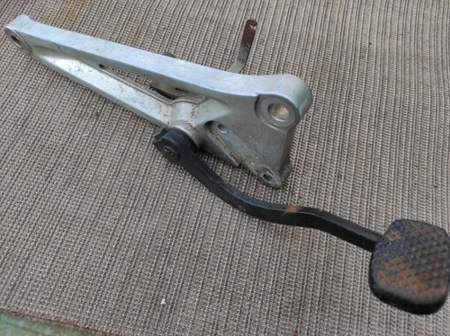 Platine coté droit pédale - +,