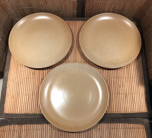 Trois petites assiettes