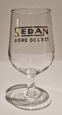 Verre à pied de la bière de Sedan