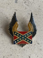 Pin’s Drapeau Sudiste +