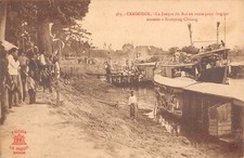 CPA CAMBODGE / LA JONQUE DU ROI EN ROUTE POUR ANGKOR ACCOSTEE A KOMPONG CHNANG