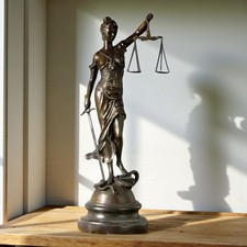 Statue bronze déesse Thémis Justice – équilibre et épée – 22 cm – Art décoratif