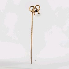 Ancienne Epingle A Chapeau En Plaque Or Brillant Bleu