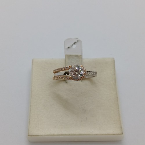 Bague femme avec zirconiums - bague,
