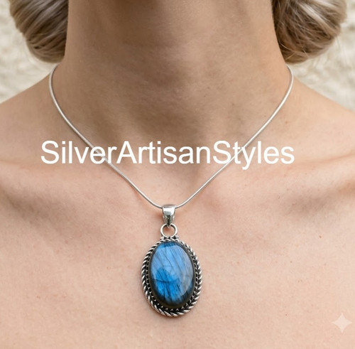Collier chaîne fait - main, en