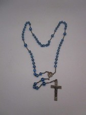 Chapelet de prière ancien, perles de verre bleue et christ en métal argenté