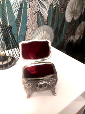 Petit coffre ancien ou Boîte