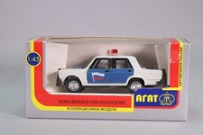 ZC1328 ARAT BA3-2105 Vehicule miniature 1/43 Lada Police Russe USSR