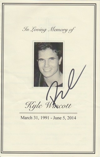 Robbie amell authentic signed - robbie,