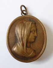 Boite Reliquaire pendentif ancien relique de Saint reliquary  Sainte Vierge  