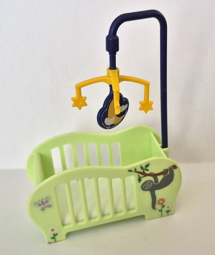 Lit vert avec mobile bebe - avec,