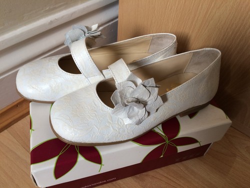 Chaussures cuir neuves - en,