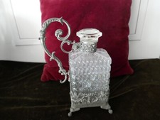 carafe monture étain aux puttis H 26cm P 1,35g