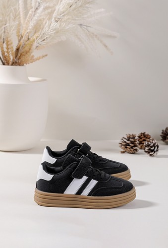 Baskets personnalisées neuves - baskets,