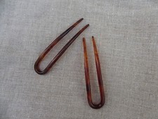 2 PEIGNES, PINCES POUR CHIGNON VINTAGE - ANNÉES 60 - EN PLASTIQUE FAÇON ÉCAILLE