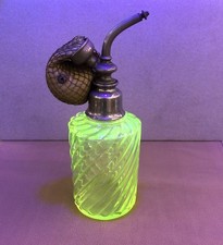 flacon vaporisateur à parfum en ouraline / cristal jaune BACCARAT modèle BAMBOU