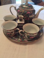 Service A The Ancien En Porcelaine Chinoise.Canton