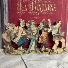 GROUPE DE FIGURINES DE PAPIER