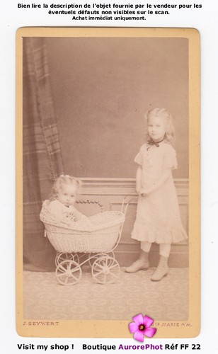Fillettes petit landau - &,