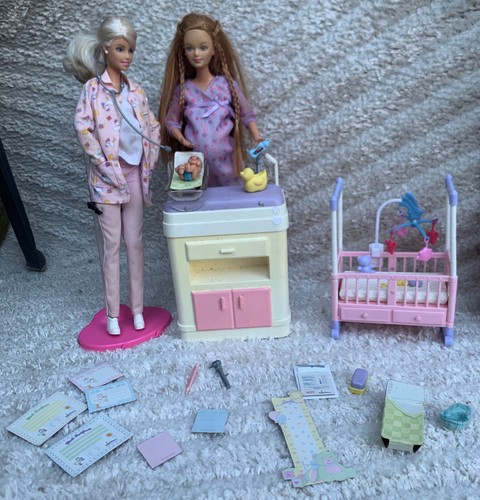 Barbie pédiatre future - &,