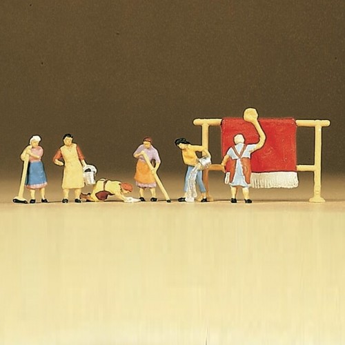 Femmes faisant ménage - le,