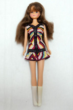 POUPEE BARBIE ROBE RAYE EN