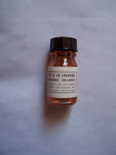 Flacon ancien eau de - §,