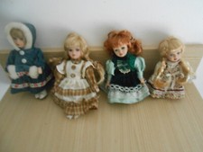 Lot de 4 poupées tête, mains