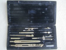 Ancien coffret compas