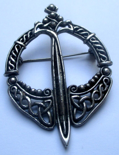 Grande superbe broche ajourée