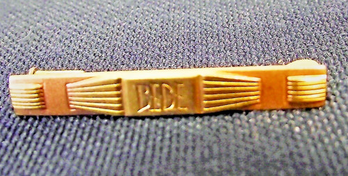 Broche gravée bébé - "bébé", art