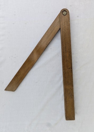 Ancienne fausse équerre