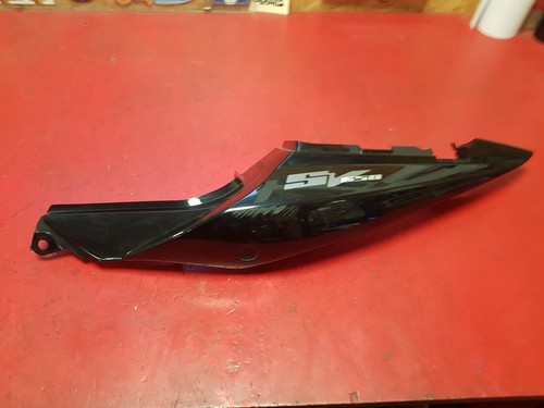 Flanc selle gauche suzuki - flanc,