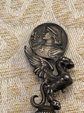 Ancien cachet, sceau représentant Jeanne d'Arc en métal argenté avec boîte