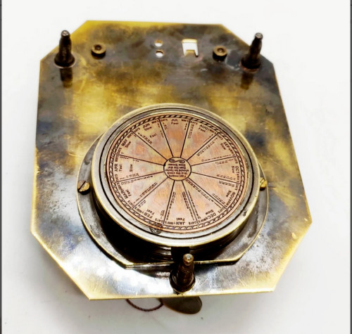 Pendule designer laiton - en,