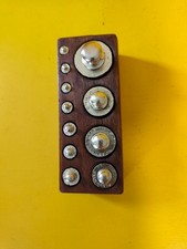 boite de 11 poids en laiton de 200grs a 1 grs