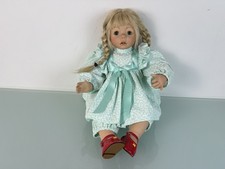 Poupée d'artiste poupée en