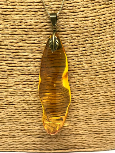 Pendentif ambre inclusion